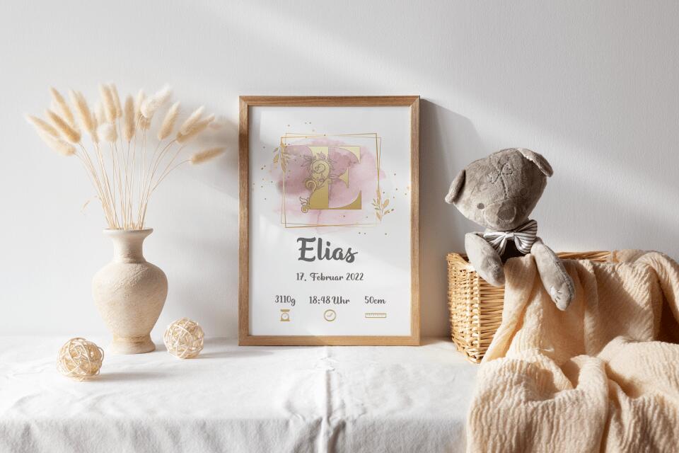 Individuelles Babybild mit Initiale • Name, Datum, Gewicht & Größe • Personalisiertes Geschenk zur Geburt