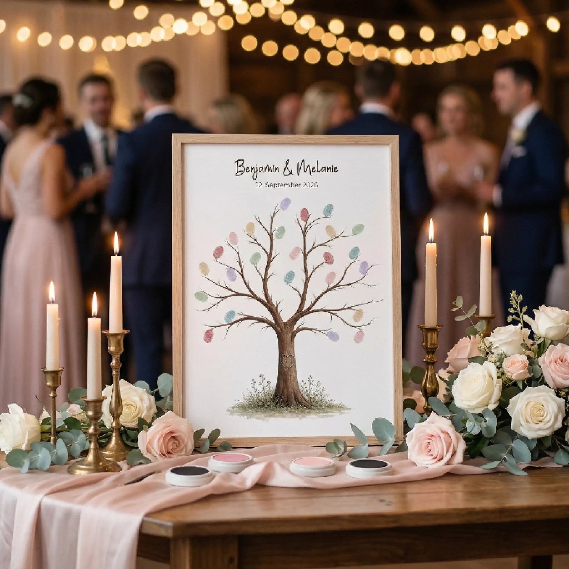 Fingerabdruck Gästebuch Hochzeit auf Leinwand mit Fingerabdruck-Baum Motiv, Namen und Datum im Holzrahmen Feed