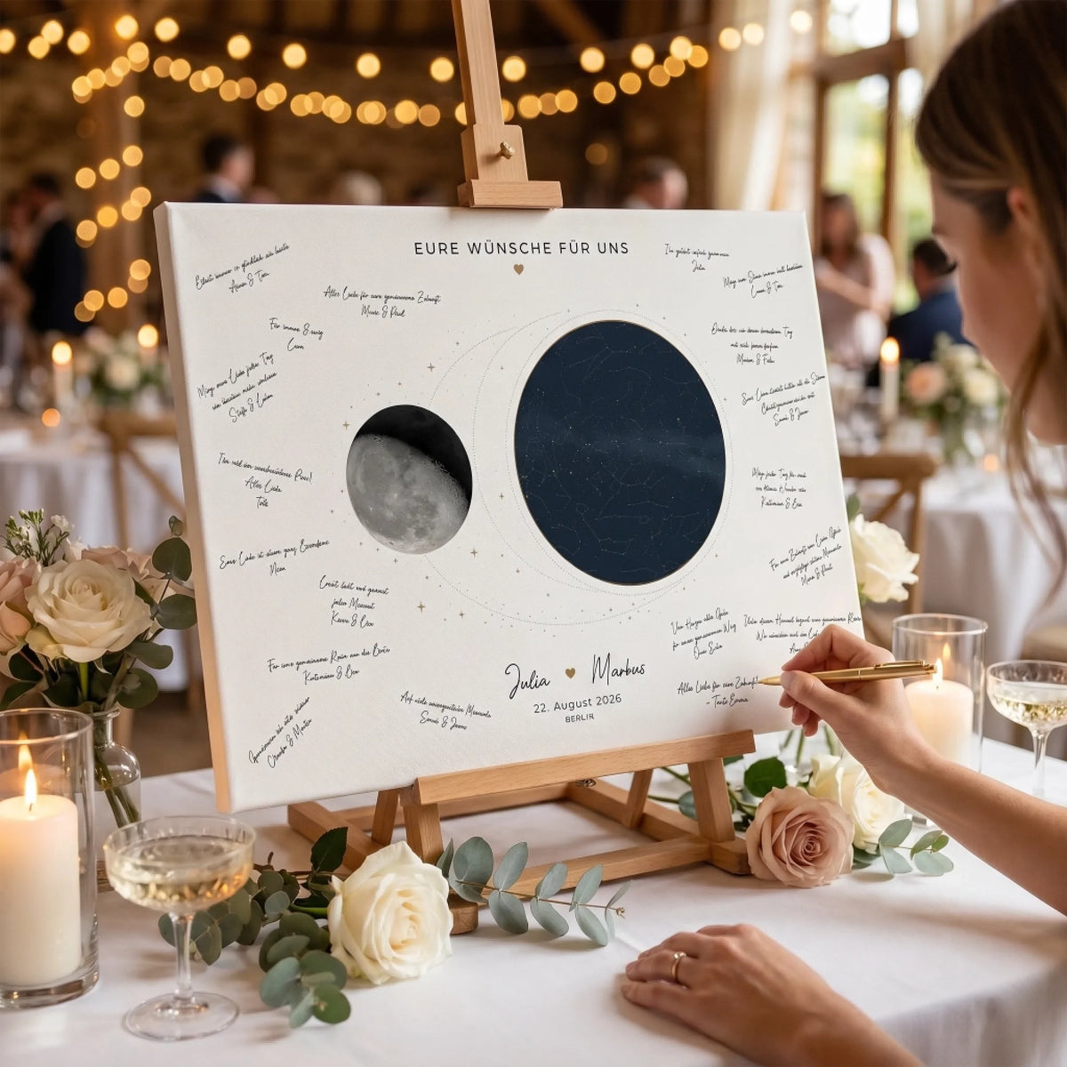 Gästebuch Hochzeit mit handschriftlichen Wünschen, Namen und Datum, an einem Staffelei vor unscharfer Feier - Feed