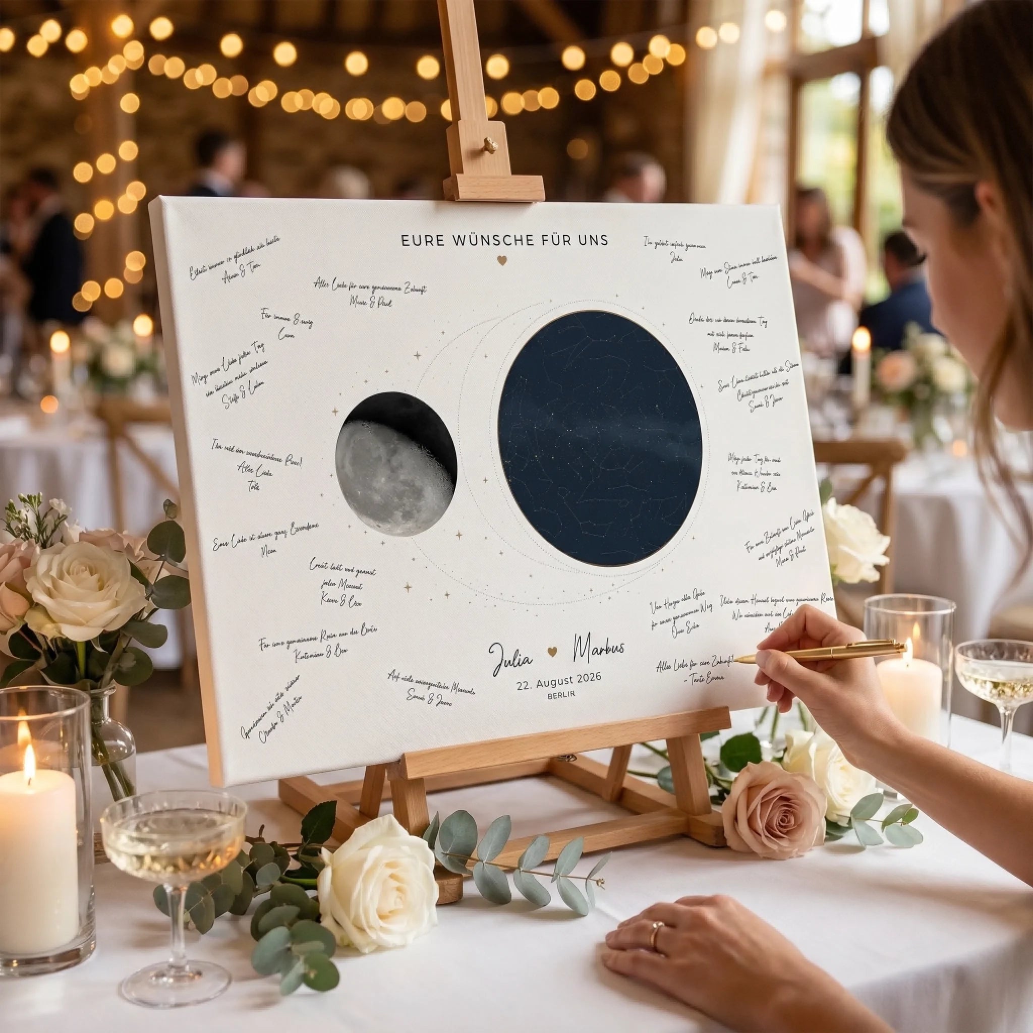 Gästebuch Hochzeit mit handschriftlichen Wünschen, Namen und Datum, an einem Staffelei vor unscharfer Feier - Feed