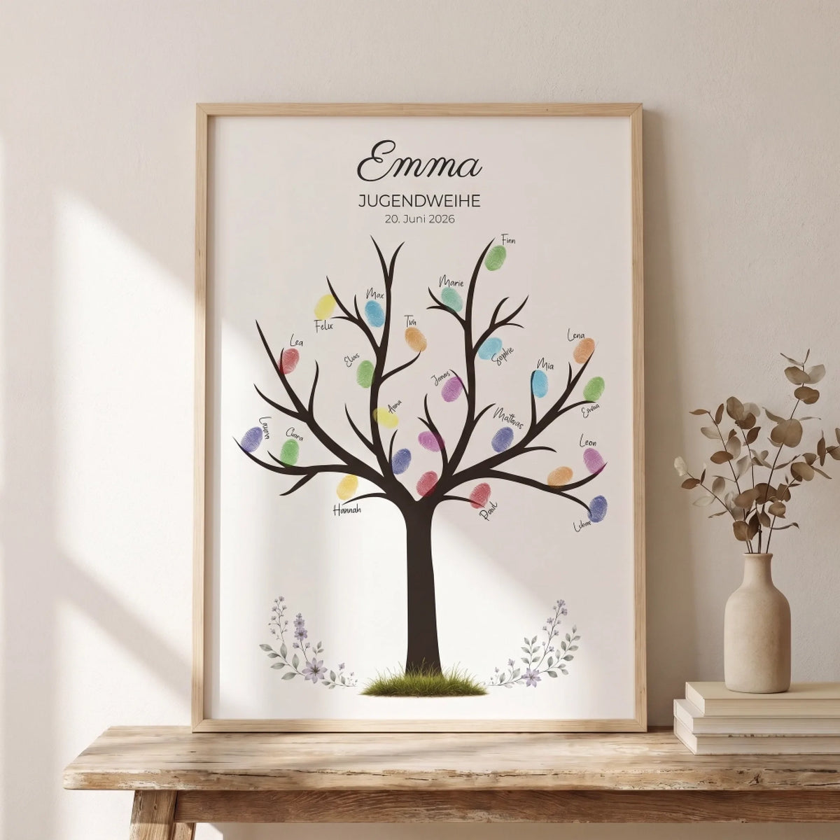 Personalisierte Poster mit Namen und Datum, Jugendweihe Emmna, im Holzrahmen auf einer Holzkommode - Feed