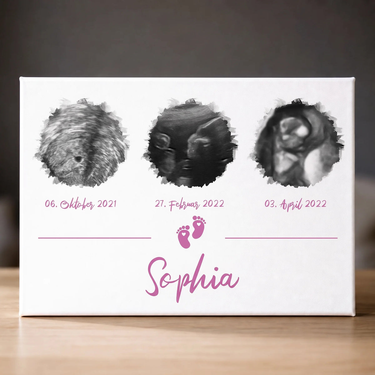 Personalisierte Erinnerungsbilder auf einer weißen Leinwand mit drei Babyfotos, Namen Sophia und drei Datumsangaben